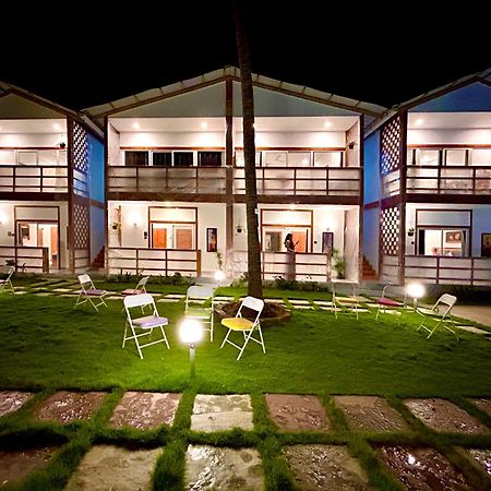 White Turtle Hotel Morjim Kültér fotó