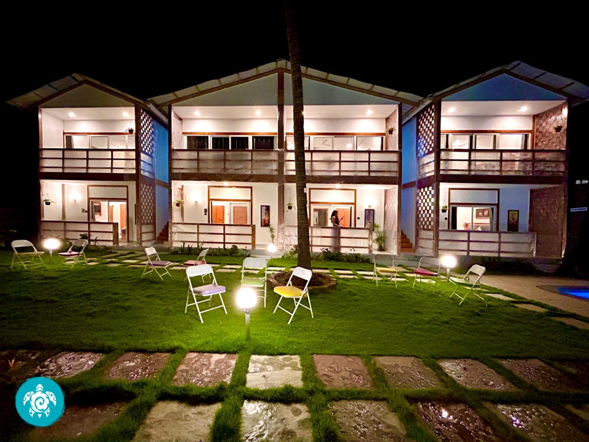 White Turtle Hotel Morjim Kültér fotó